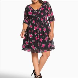 Torrid rose print button up dress size 3 🌹